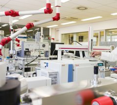 A high-resolution mass spectrometer is used to measure high-resolution mass spectra, as applied in the specific use case. Photo: WUR A high-resolution mass spectrometer is used to measure high-resolution mass spectra, as applied in the specific use case. Photo: WUR